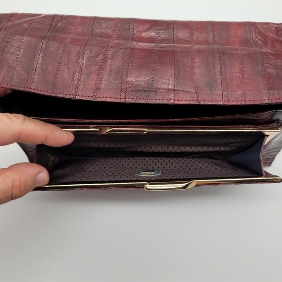 VINTAGE | genuine eelskin fold magnetic close clutch purse - Picture 10 of 10